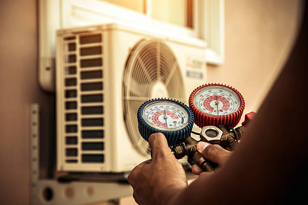 Professional Hvac technician working in Blue Springs, MO